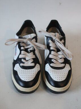 Womens Autry Black, White Medalist Low Bicolor Leather Sneakers 37/7